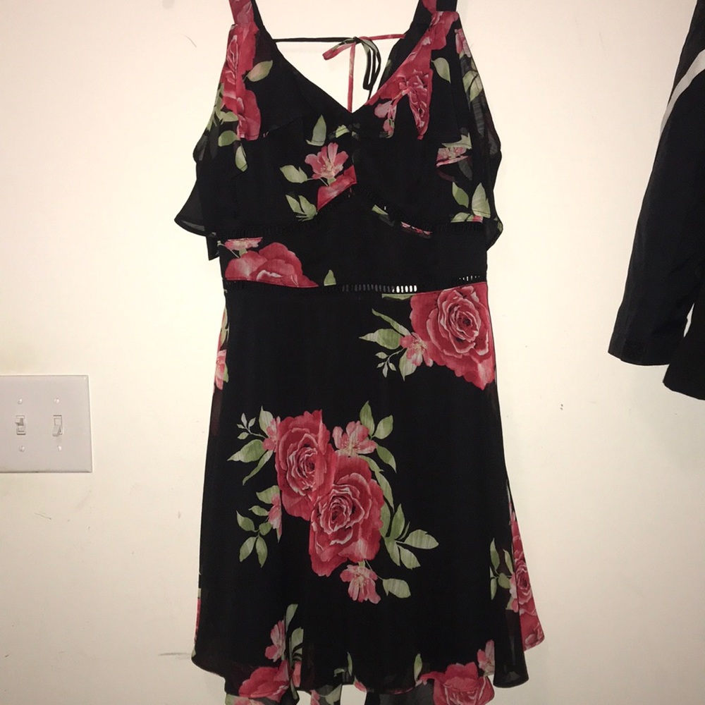 NWT Disney Princess Rose dress with shoulders sz L